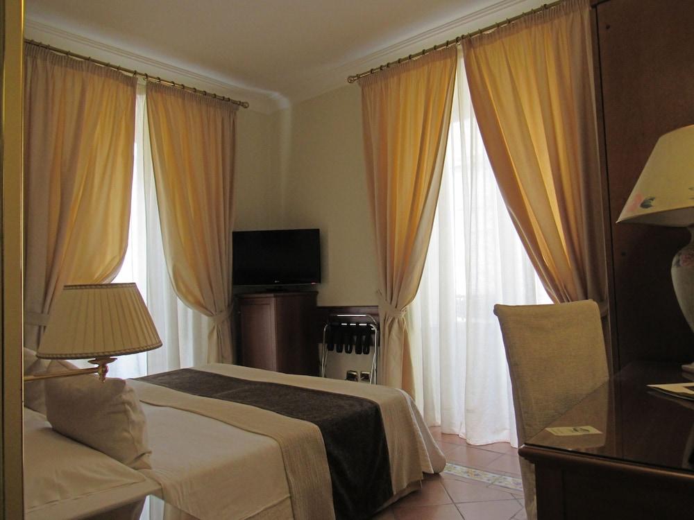 Hotel Akropolis - Museum Hotel Taranto Dış mekan fotoğraf