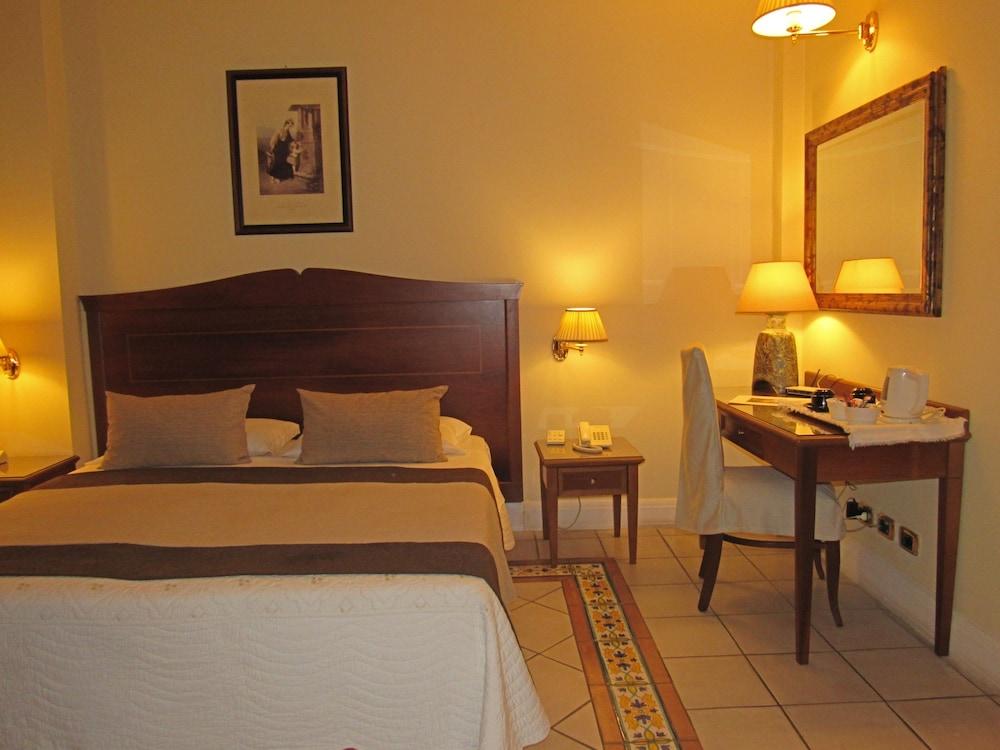 Hotel Akropolis - Museum Hotel Taranto Dış mekan fotoğraf